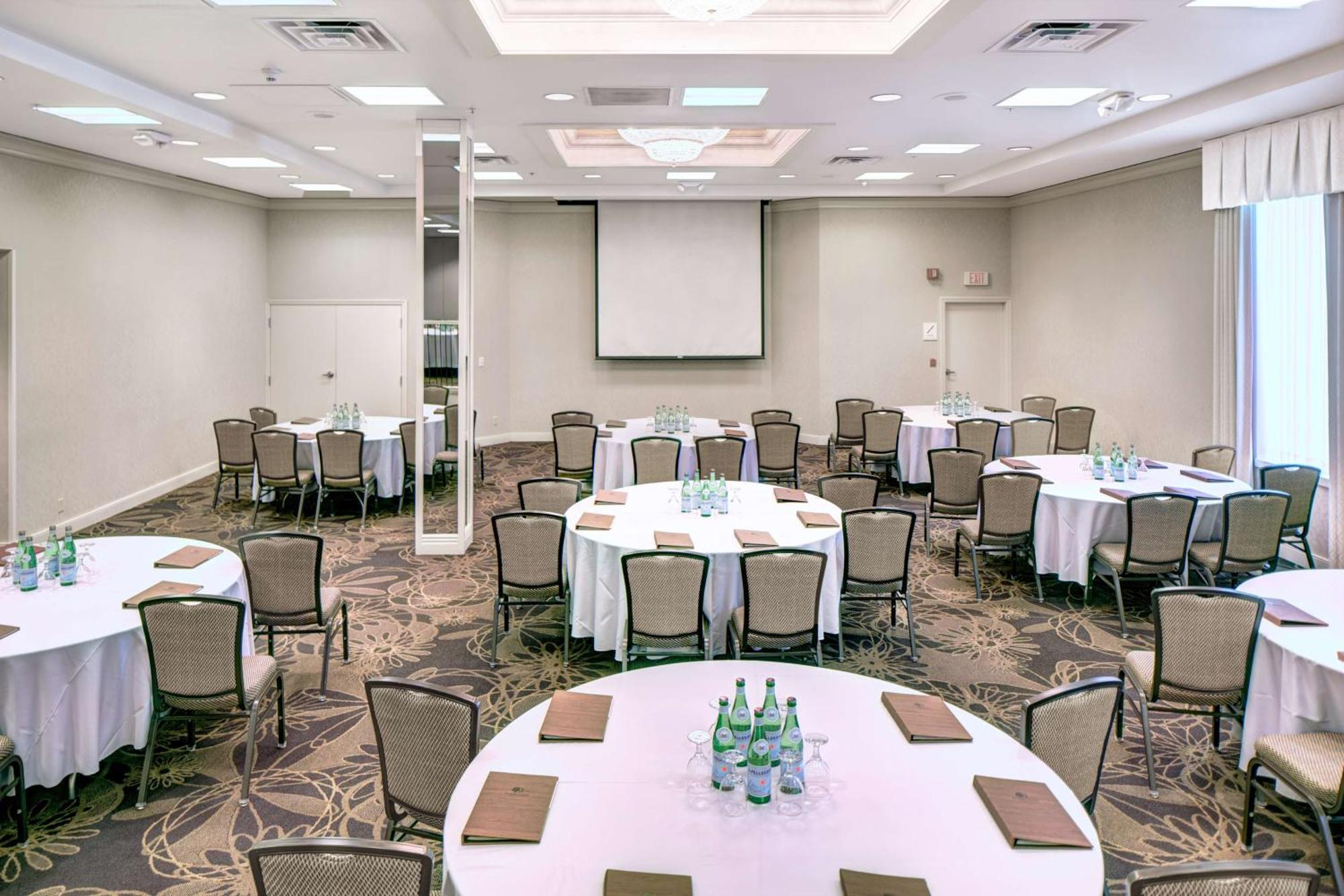 מלון Doubletree By Hilton Milwaukee Downtown מראה חיצוני תמונה