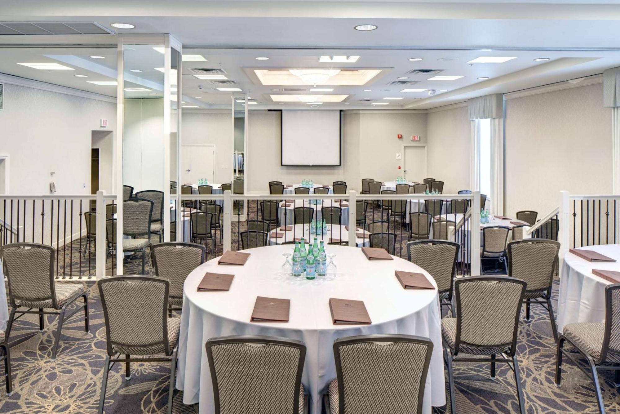 מלון Doubletree By Hilton Milwaukee Downtown מראה חיצוני תמונה