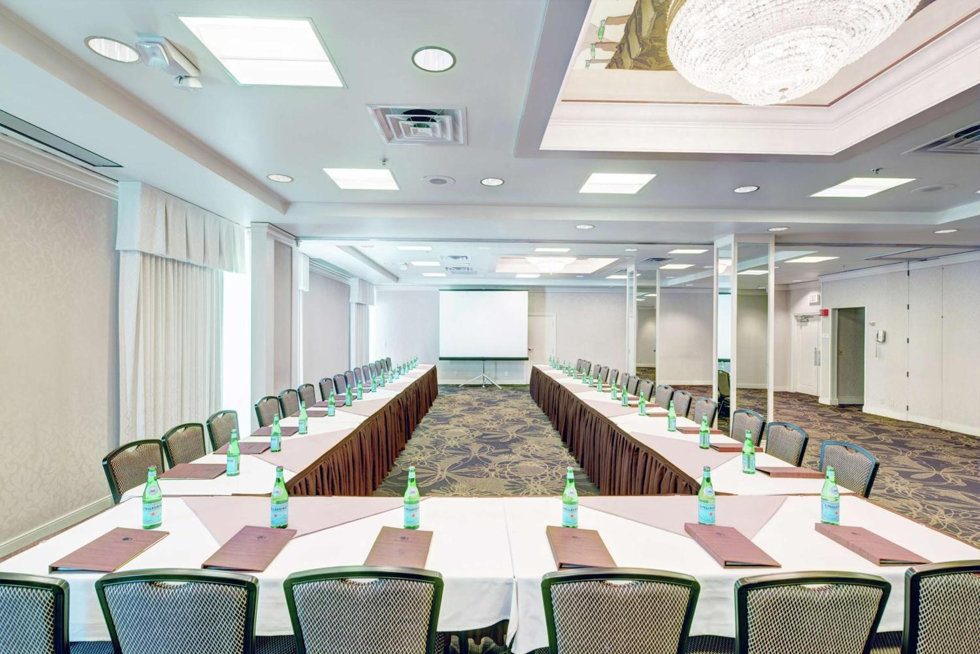 מלון Doubletree By Hilton Milwaukee Downtown מראה חיצוני תמונה