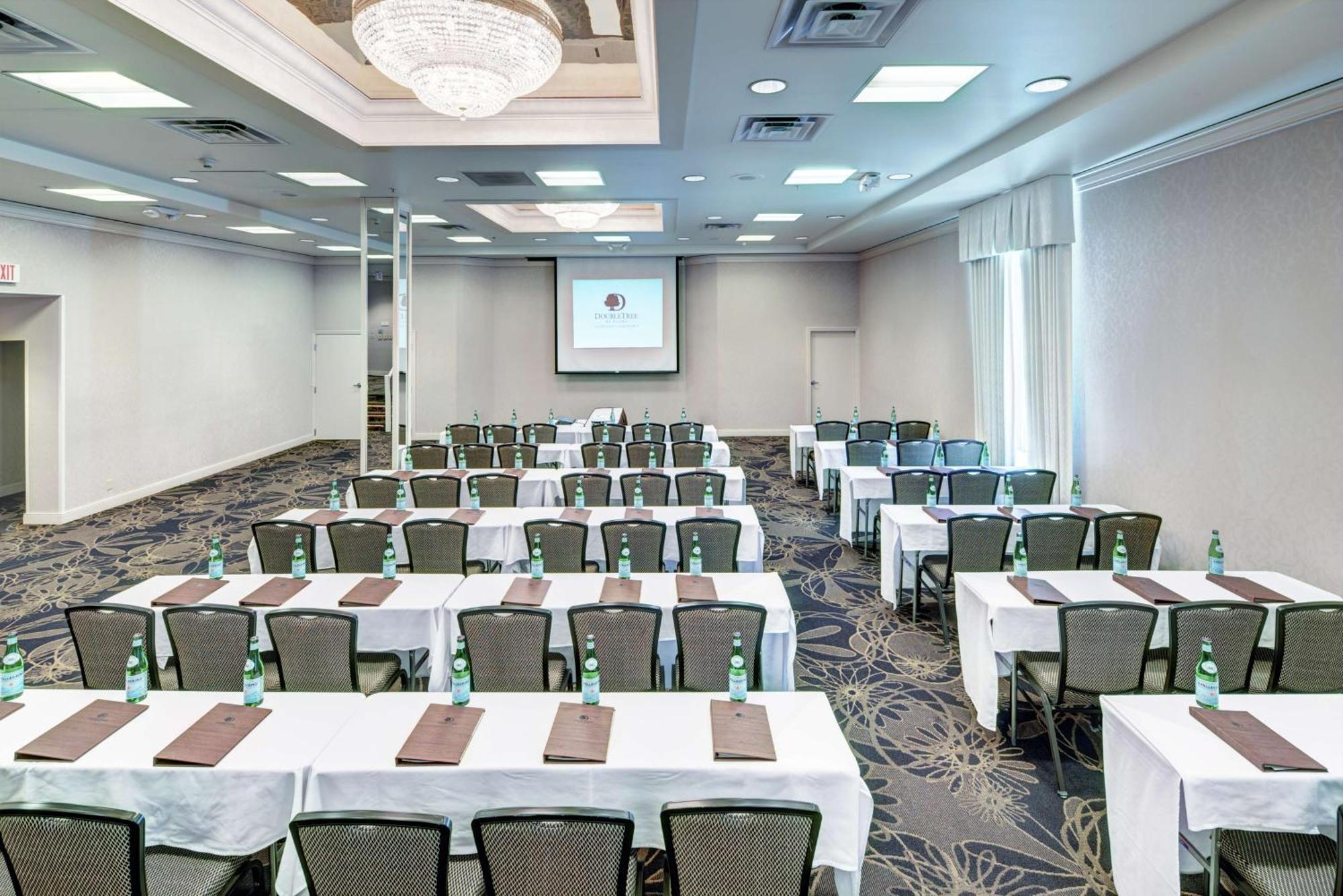 מלון Doubletree By Hilton Milwaukee Downtown מראה חיצוני תמונה