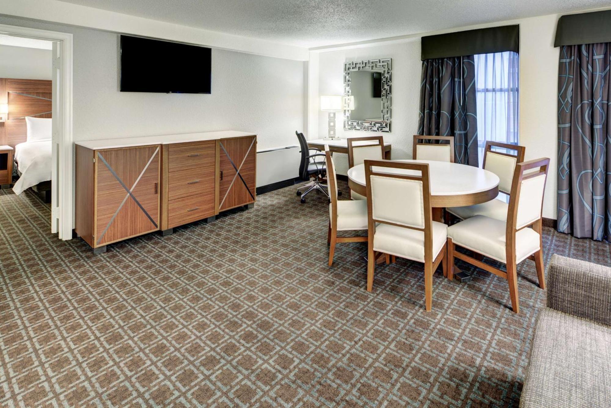 מלון Doubletree By Hilton Milwaukee Downtown מראה חיצוני תמונה