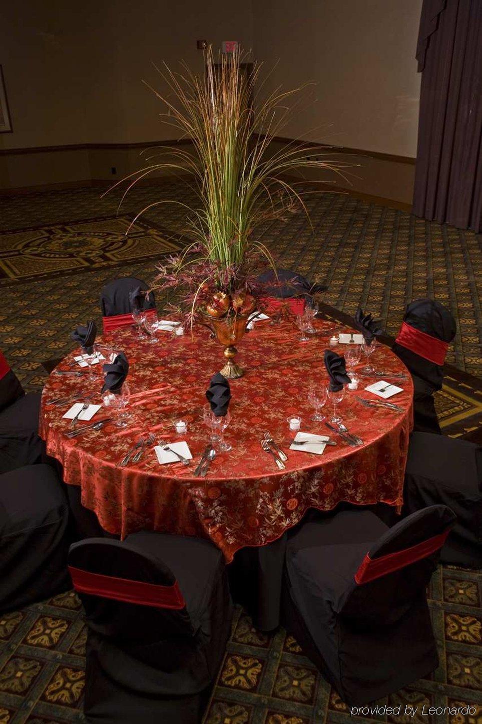 מלון Doubletree By Hilton Milwaukee Downtown מסעדה תמונה