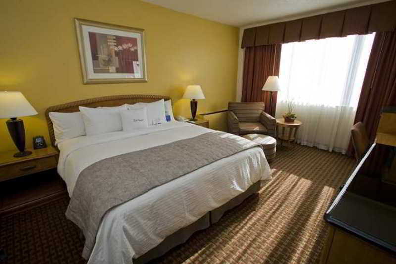 מלון Doubletree By Hilton Milwaukee Downtown מראה חיצוני תמונה