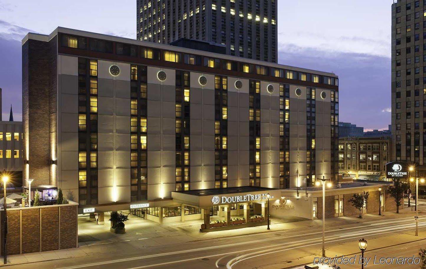 מלון Doubletree By Hilton Milwaukee Downtown מראה חיצוני תמונה